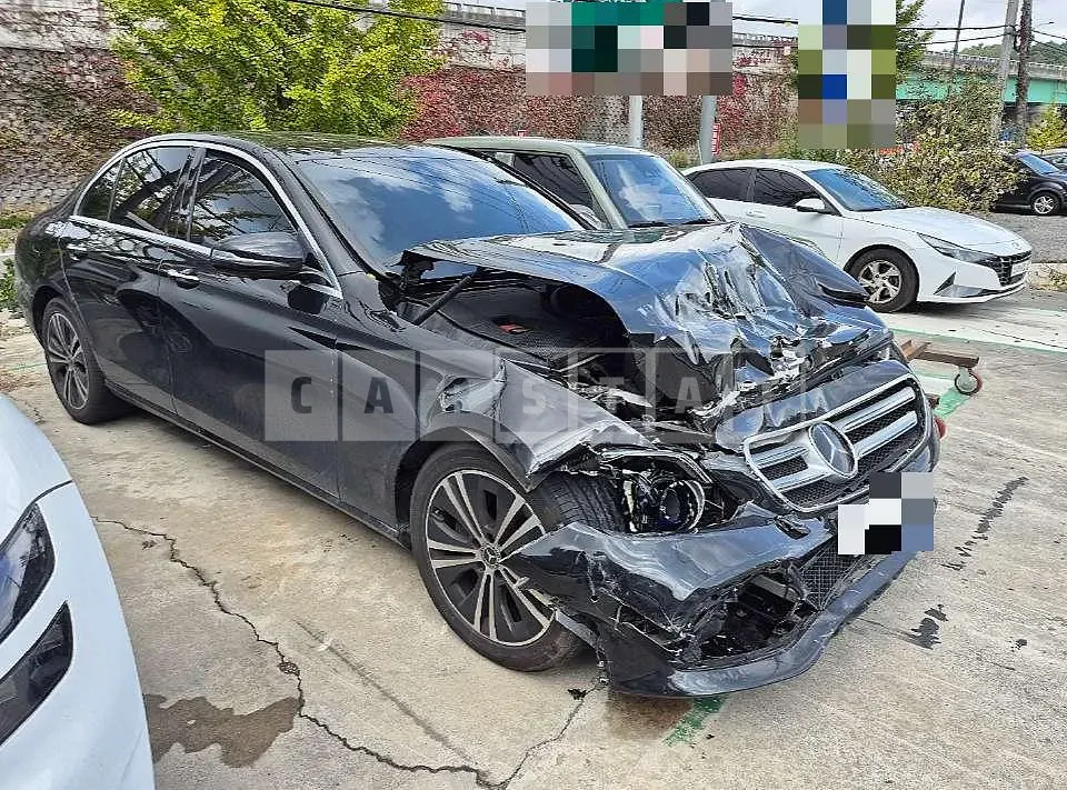 Photo 2 of 10: 2020 Mercedes-Benz E300 — Korean insurance auction