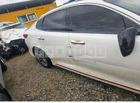 Photo 2 of 8: 2018 Kia K5 — Korean insurance auction