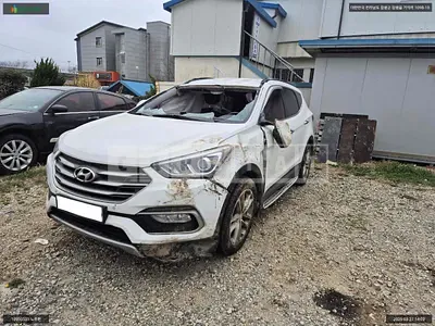 Photo 1 of 34: 2015 Hyundai Santa Fe, VIN KMHSW81UBGU583155 — Korean insurance auction