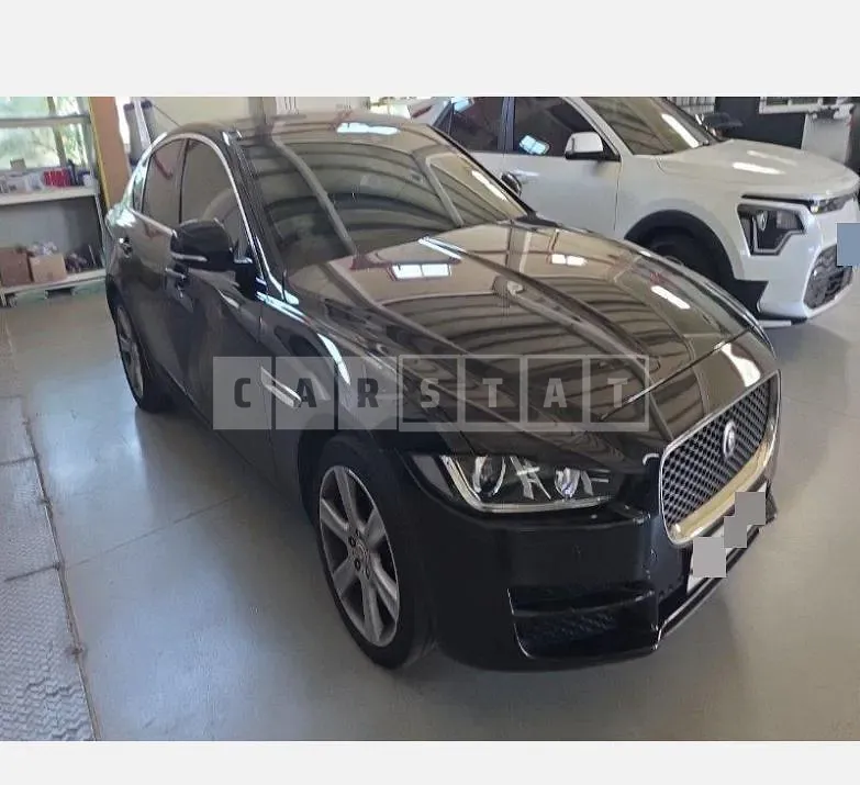 Photo 2 of 25: 2017 Jaguar XE 20d — Korean insurance auction