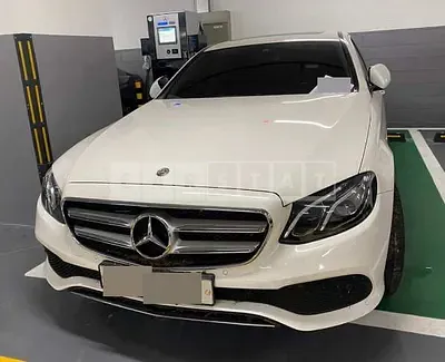 Photo 1 of 15: 2018 Mercedes-Benz E 200, VIN WDDZF4CB2JA412500 — Korean insurance auction