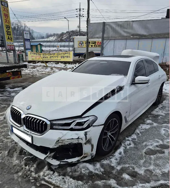 Photo 2 of 14: 2022 BMW 520i, VIN WBA11BH08NWX63239 — Korean insurance auction