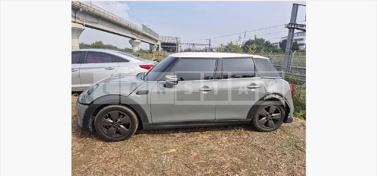 Photo 2 of 13: 2022 MINI Cooper Five-Door — Korean insurance auction