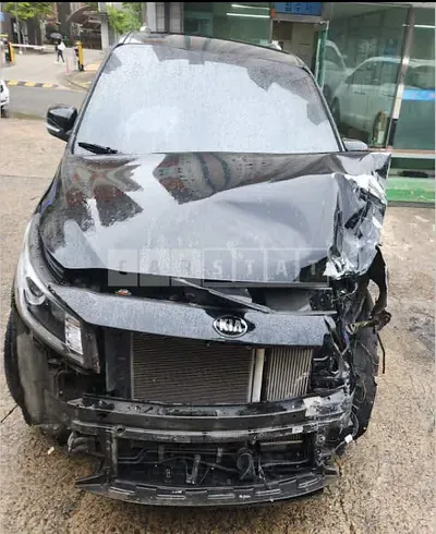 Photo 1 of 25: 2018 Kia Carnival, VIN KNAMB81ABKS483304 — Korean insurance auction