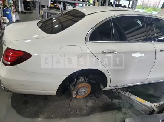 Photo 2 of 12: 2018 Mercedes-Benz E220d 4Matic — Korean insurance auction