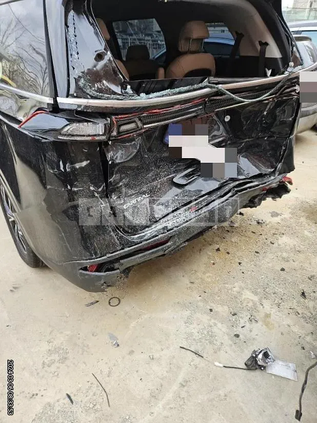 Photo 2 of 17: 2023 Kia Carnival 2.2, VIN KNANC81BBPS364643 — Korean insurance auction