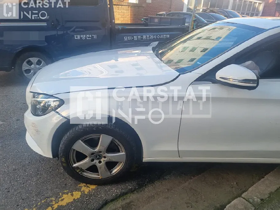 Photo 2 of 9: 2018 Mercedes-Benz C200 — Korean insurance auction