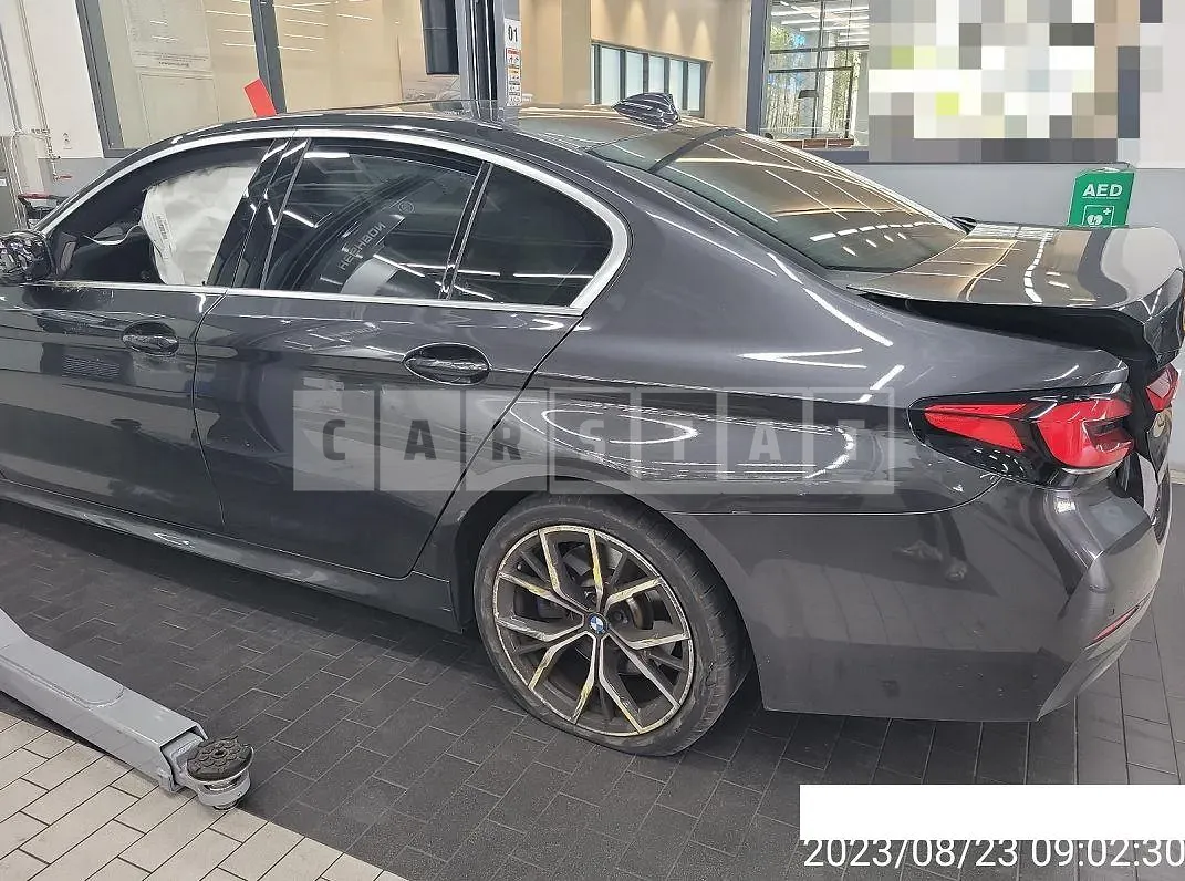 Photo 2 of 28: 2021 BMW 530i, VIN WBA71BH01MWX06874 — Korean insurance auction