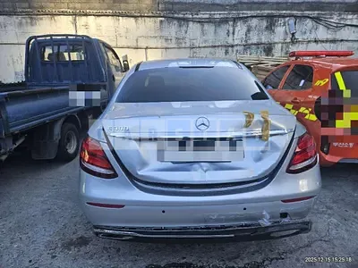Photo 1 of 21: 2017 Mercedes-Benz E300 — Korean insurance auction