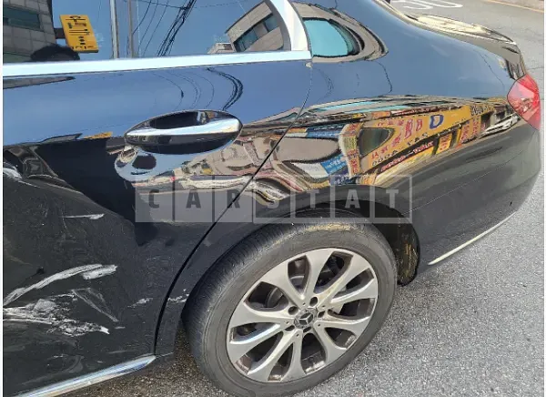 Photo 2 of 19: 2019 Mercedes-Benz E220 d 4Matic — Korean insurance auction