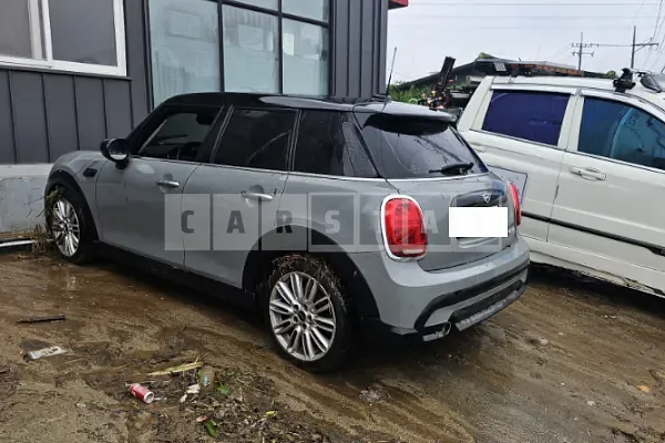 Photo 2 of 13: 2022 MINI Cooper Five-Door — Korean insurance auction