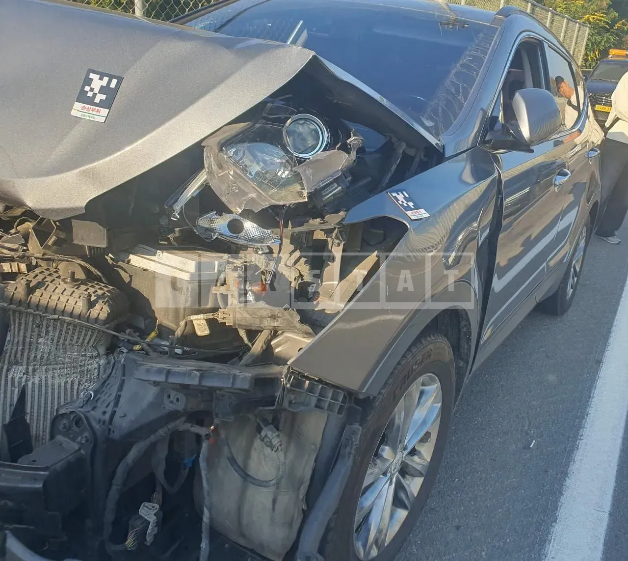 Photo 2 of 13: 2017 Hyundai Santa Fe, VIN KMHSW81UBJU814860 — Korean insurance auction