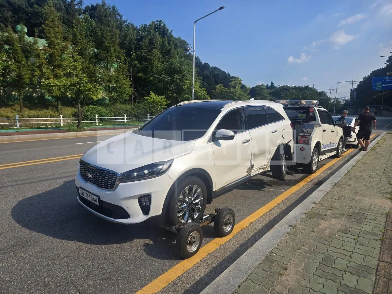 Photo 2 of 13: 2018 Kia Sorento, VIN KNAPK81BBKA476273 — Korean insurance auction