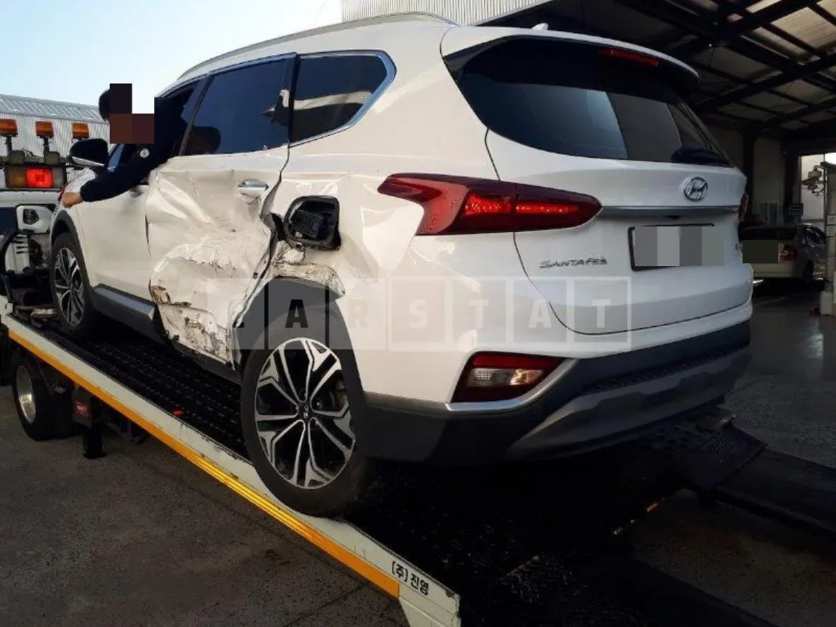 Photo 2 of 19: 2018 Hyundai Santa Fe TM, VIN KMHS381BBKU076488 — Korean insurance auction