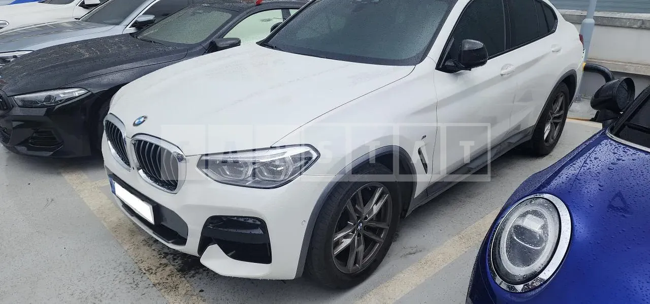 Photo 2 of 48: 2021 BMW X4 xDrive20i, VIN WBA2V9105M9H10056 — Korean insurance auction