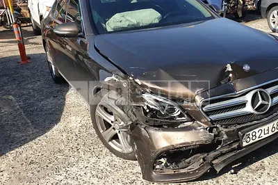 Photo 1 of 12: 2017 Mercedes-Benz E220d, VIN WDDZF0EB8HA043156 — Korean insurance auction