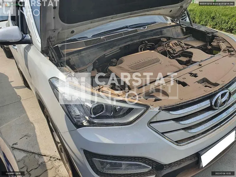 Photo 2 of 8: 2015 Hyundai Santa Fe, VIN KMHSW81UBFU429275 — Korean insurance auction