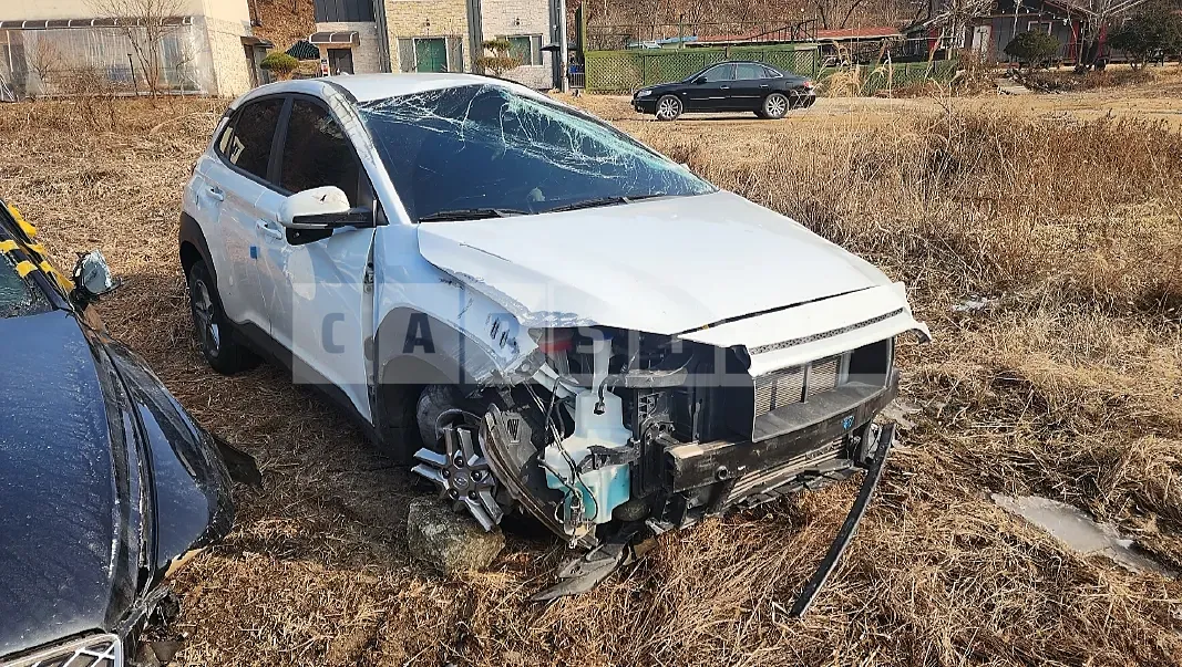 Photo 2 of 12: 2020 Hyundai Kona, VIN KMHK4815GLU653352 — Korean insurance auction
