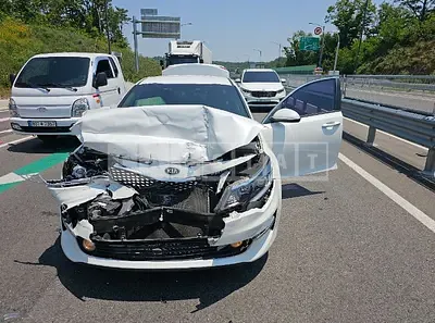 Photo 1 of 7: 2017 Kia K5 2.0(LPI) — Korean insurance auction