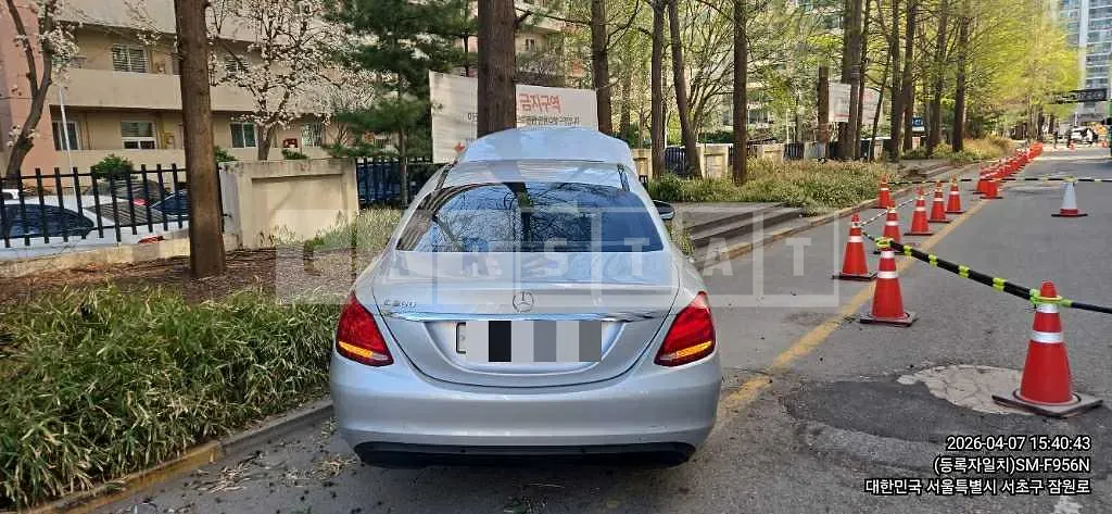 Photo 2 of 7: 2017 Mercedes-Benz C200 — Korean insurance auction