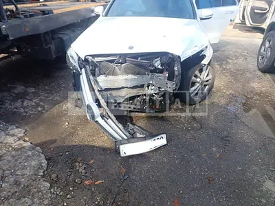 Photo 1 of 13: 2020 Mercedes-Benz C200, VIN WDDWF8AB1LR562535 — Korean insurance auction
