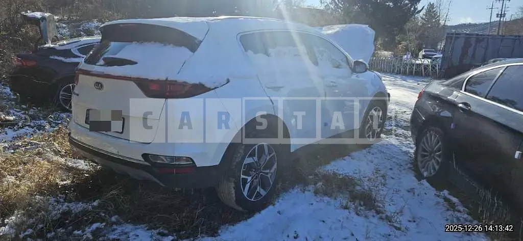 Photo 2 of 13: 2020 Kia Sportage — Korean insurance auction