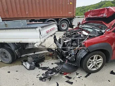 Photo 1 of 5: 2018 Hyundai Kona, VIN KMHK4815GJU063142 — Korean insurance auction