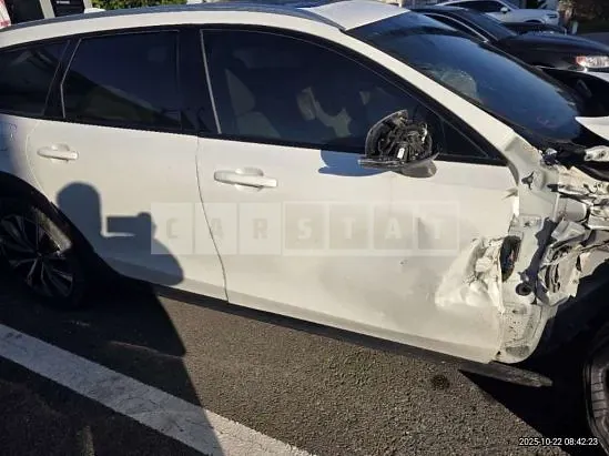 Photo 2 of 10: 2021 Volvo V90CCB5 AWD, VIN YV1PZL12CM1135830 — Korean insurance auction