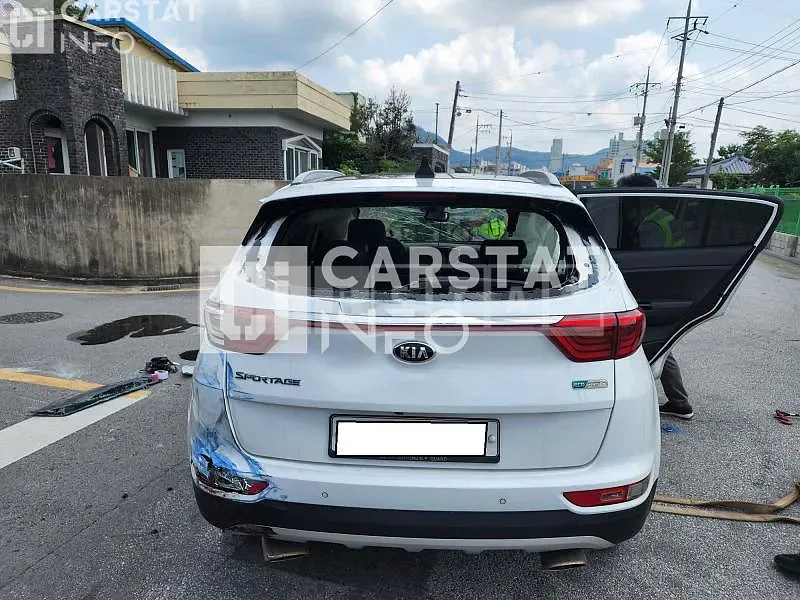 Photo 2 of 9: 2016 Kia Sportage, VIN KNAPN813BGK171132 — Korean insurance auction