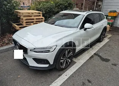Photo 1 of 30: 2020 Volvo V60CC T5 AWD — Korean insurance auction