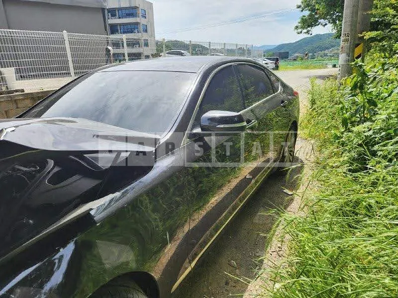Photo 2 of 26: 2017 Hyundai Genesis G80, VIN KMHGM41DDJU263827 — Korean insurance auction