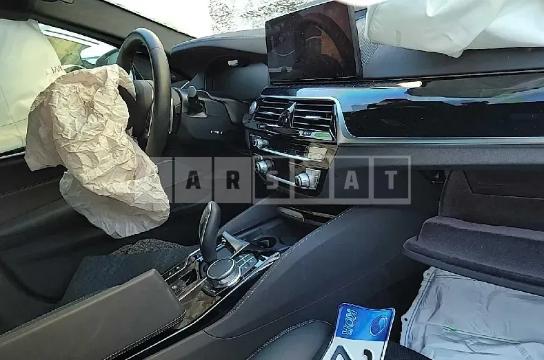 Photo 2 of 39: 2021 BMW 530e, VIN WBA51AG0XMCG62915 — Korean insurance auction