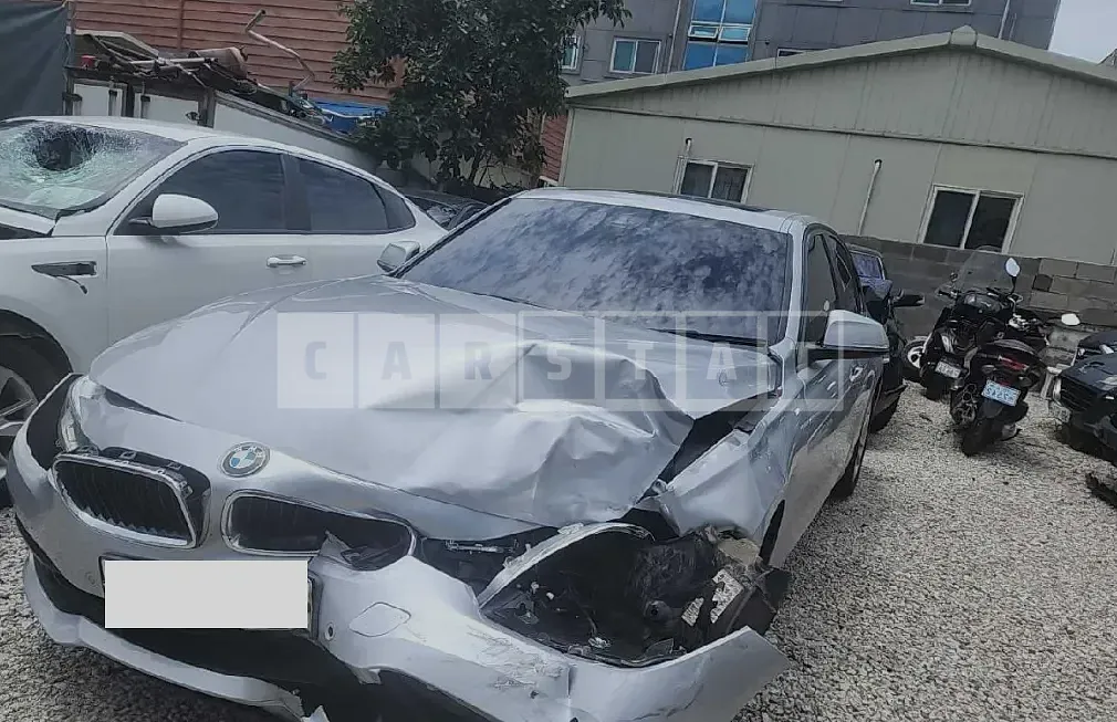 Photo 2 of 9: 2017 BMW 320d xDrive, VIN WBA8C9108HA001302 — Korean insurance auction