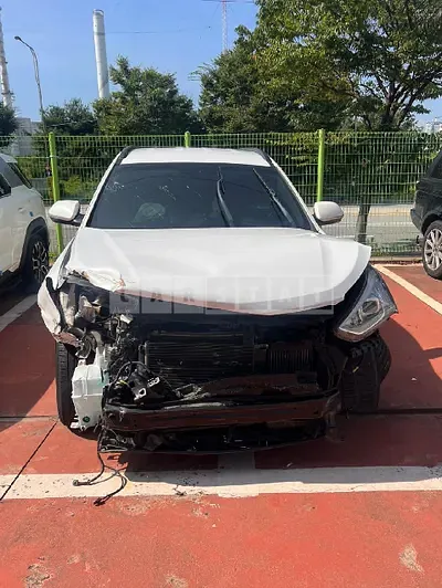 Photo 1 of 17: 2015 Hyundai Santa Fe, VIN KMHSW81UBFU490196 — Korean insurance auction