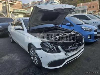 Photo 1 of 19: 2019 Mercedes-Benz E220 d 4Matic — Korean insurance auction