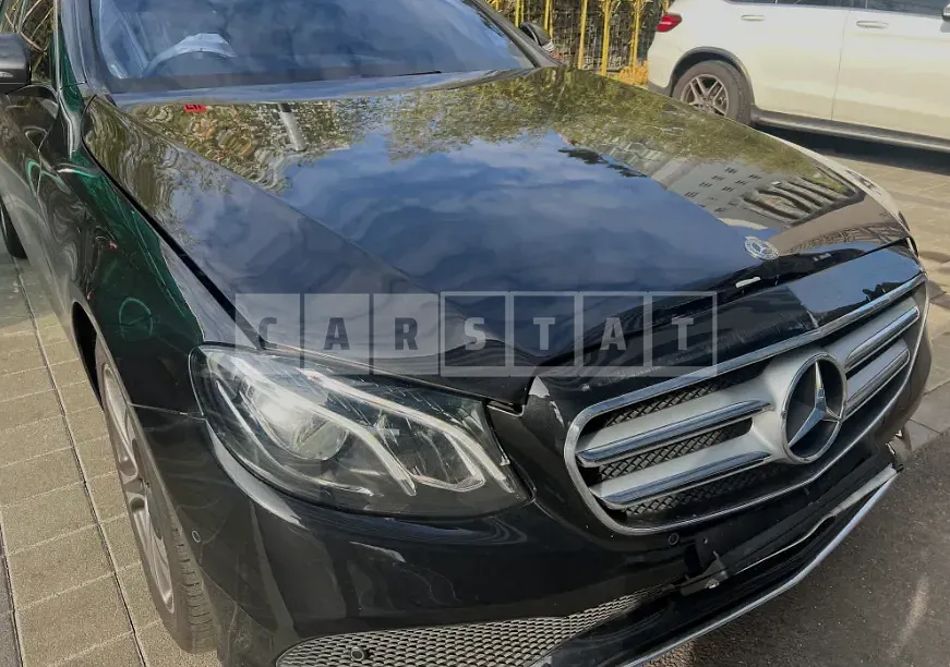 Photo 2 of 4: 2019 Mercedes-Benz E300, VIN WDDZF4JB2KA533189 — Korean insurance auction