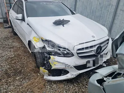 Photo 1 of 25: 2014 Mercedes-Benz E400 4Matic — Korean insurance auction
