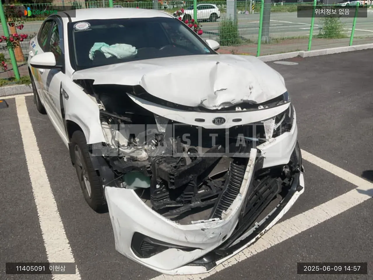 Photo 2 of 12: 2020 Kia K5, VIN KNAGU416BMA401179 — Korean insurance auction