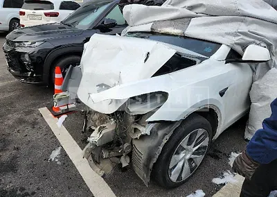 Photo 1 of 5: 2021 Tesla Model Y LongRange, VIN 5YJYGDEE4MF168919 — Korean insurance auction