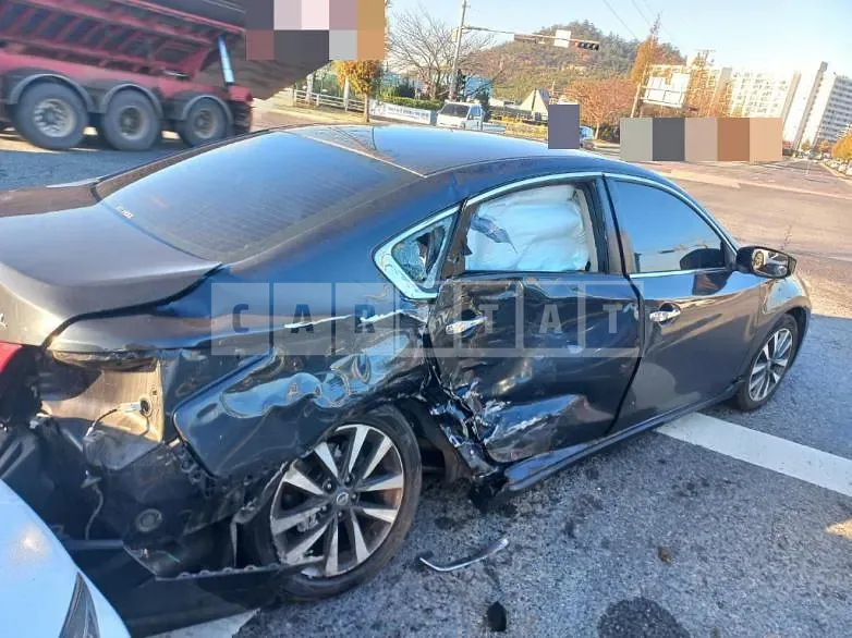 Photo 2 of 4: 2017 Nissan Altima 2.5, VIN 1N4AL3AP1HC284814 — Korean insurance auction