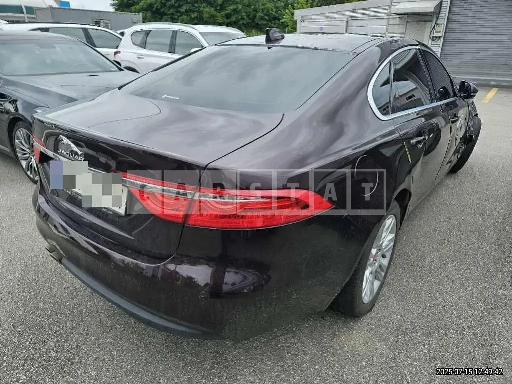 Photo 2 of 29: 2020 Jaguar XF 20d — Korean insurance auction