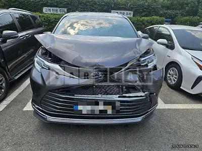 Photo 1 of 10: 2024 Toyota Siena Hybrid AWD — Korean insurance auction