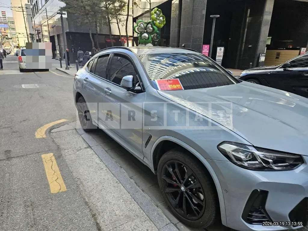 Photo 2 of 21: 2025 BMW X4 xDrive20i — Korean insurance auction