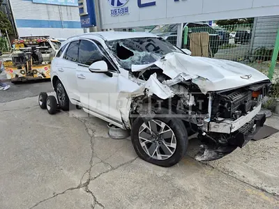 Photo 1 of 15: 2022 Genesis GV70, VIN KMTMA811PNU001712 — Korean insurance auction