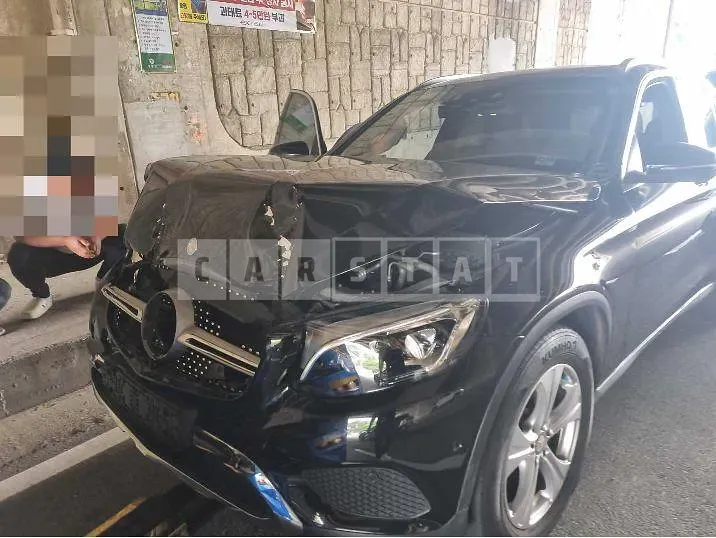 Photo 2 of 7: 2016 Mercedes-Benz GLC200 d 4Matic — Korean insurance auction