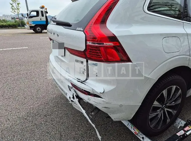 Photo 2 of 10: 2023 Volvo XC60B5 AWD — Korean insurance auction