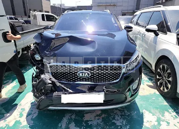 Photo 2 of 12: 2016 Kia Sorento, VIN KNAPH81ABGA217744 — Korean insurance auction