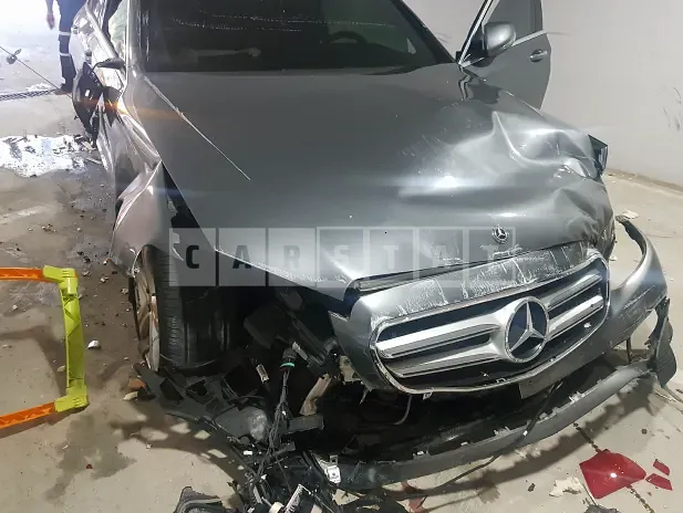 Photo 2 of 15: 2018 Mercedes-Benz E 200, VIN WDDZF4CB0JA425116 — Korean insurance auction