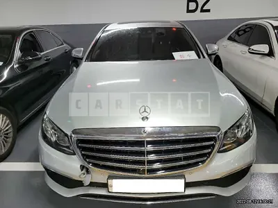 Photo 1 of 17: 2019 Mercedes-Benz E300 4Matic, VIN WDDZF4KB2KA559838 — Korean insurance auction