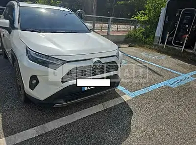 Photo 1 of 33: 2023 Toyota RAV4 Hybrid AWD — Korean insurance auction